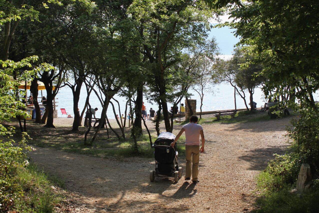 Nearest beach - Apartments with parking spaces Pinezići, Krk