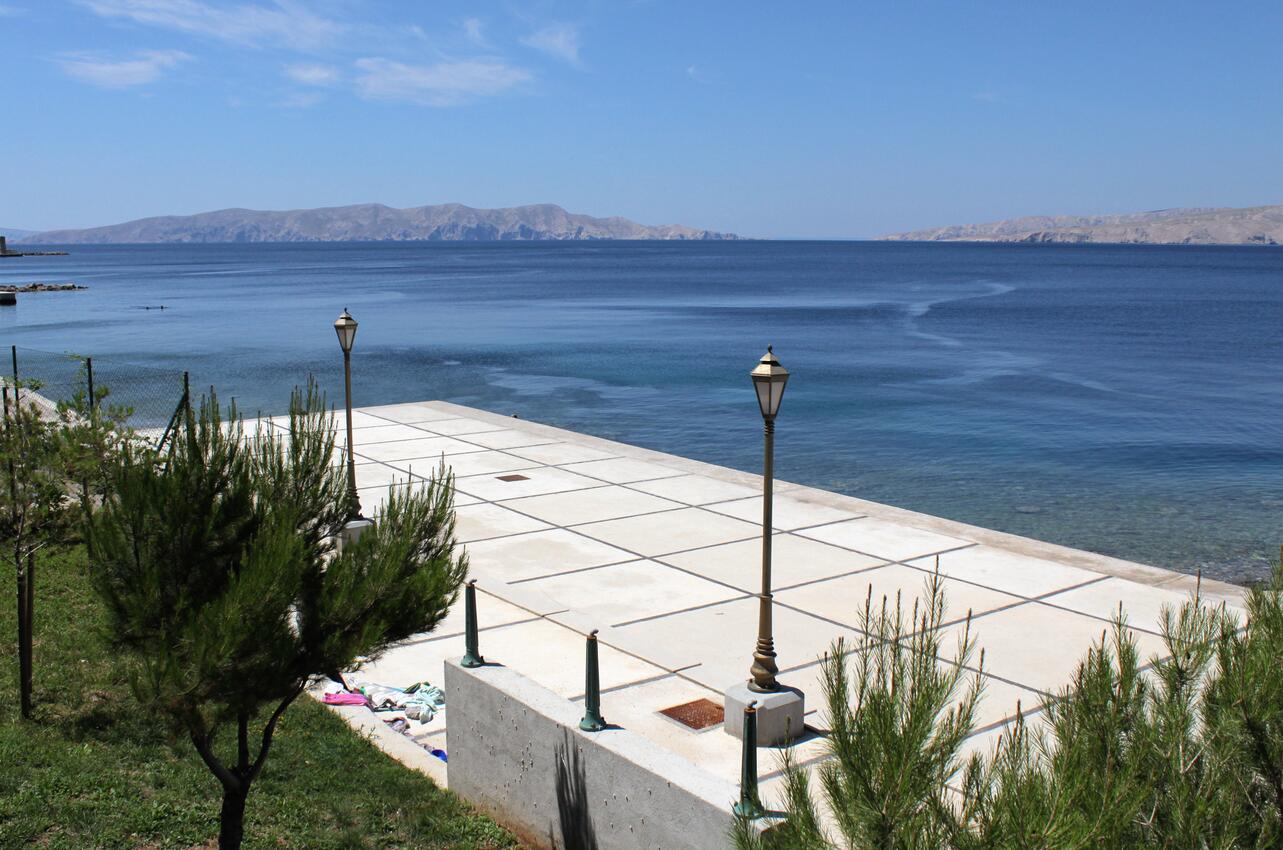 Nearest beach - Apartments and rooms with WiFi Senj