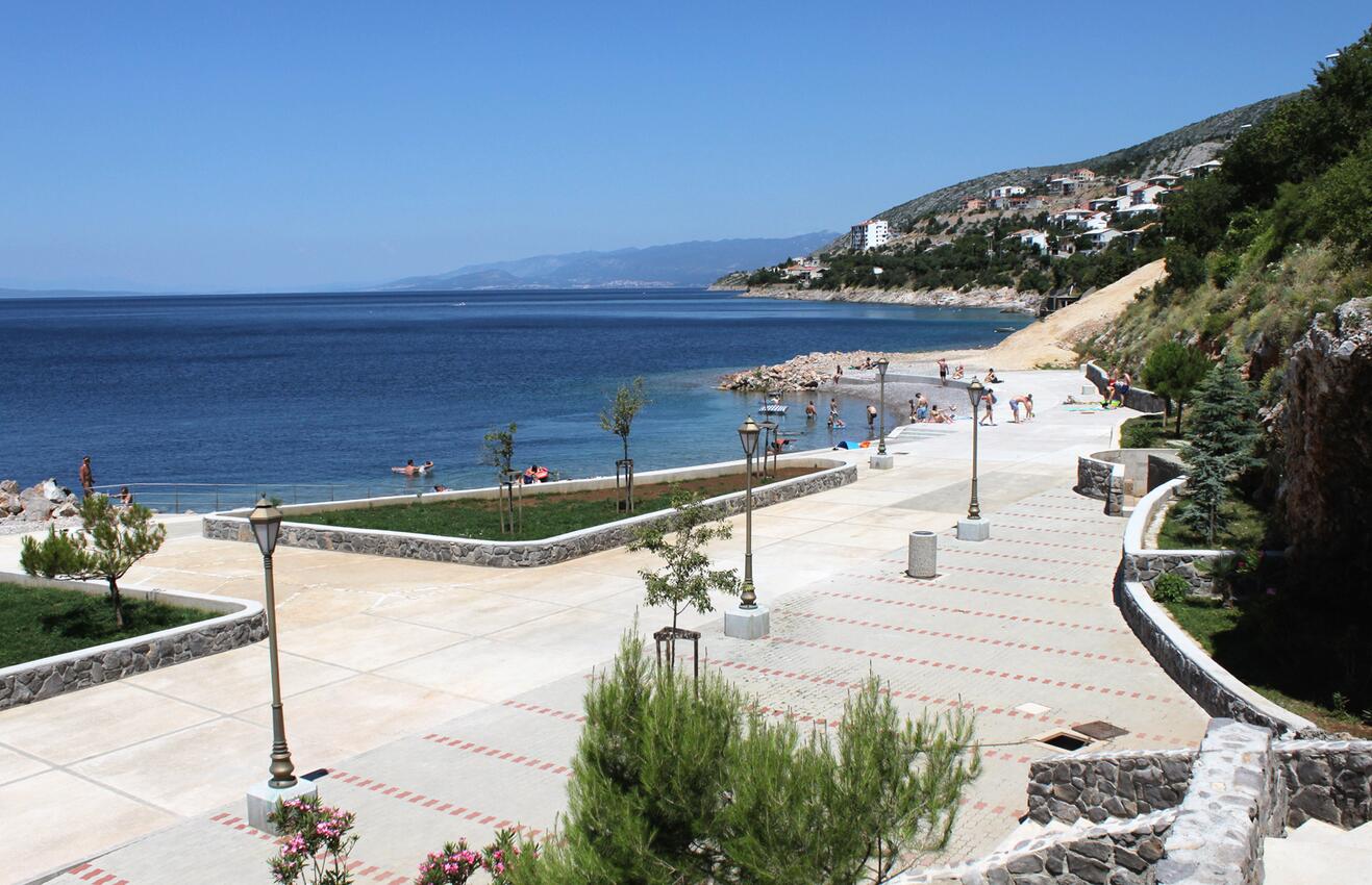 Nearest beach - Apartments and rooms with WiFi Senj