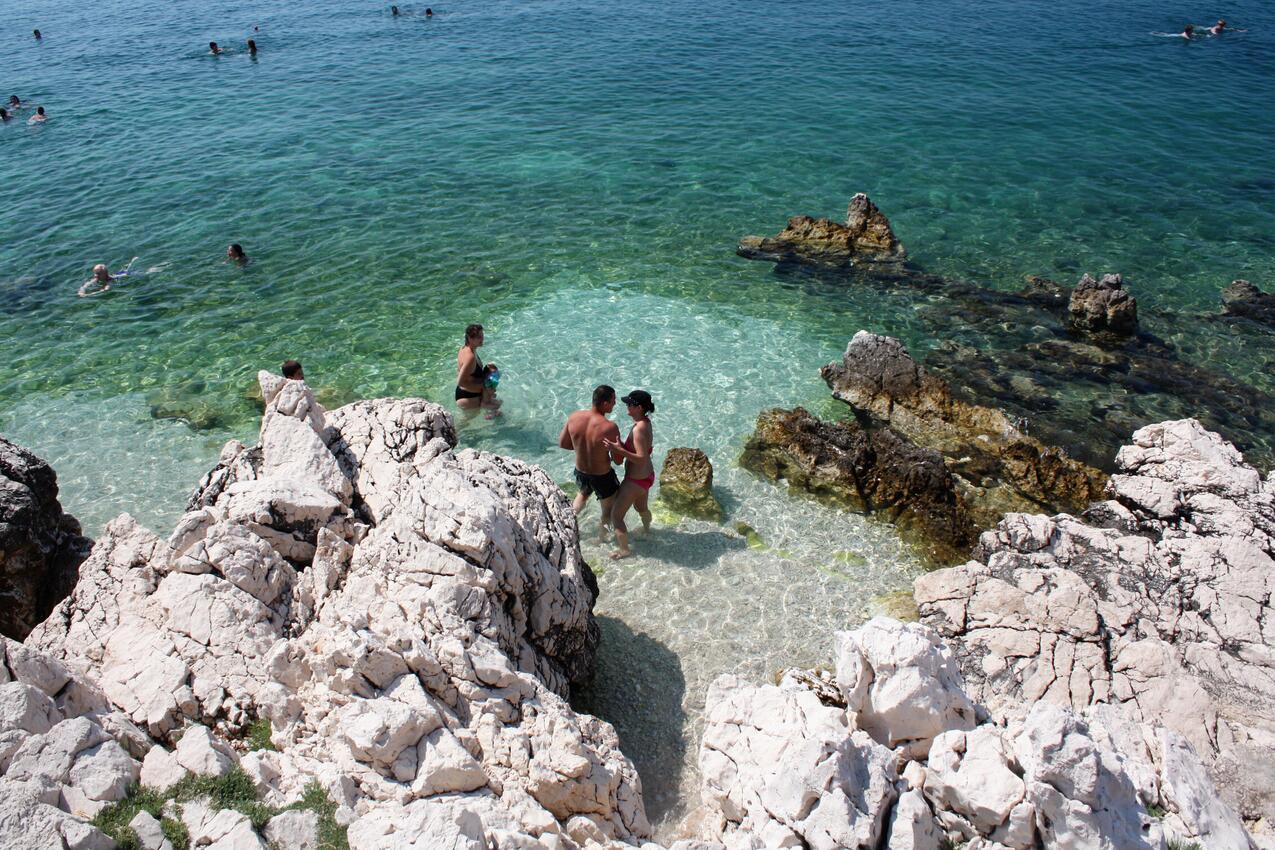 Nearest beach - Apartments with WiFi Novi Vinodolski