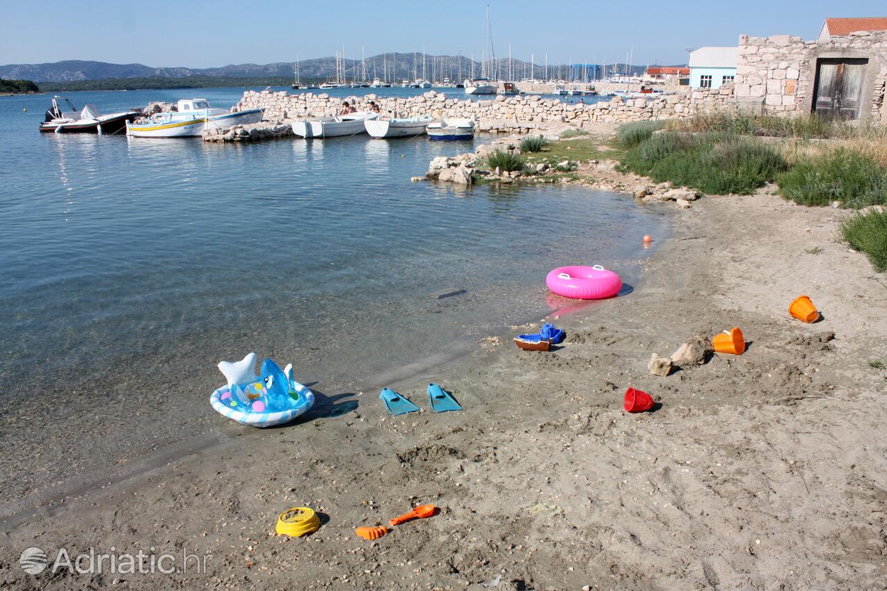 La spiaggia più vicina - Appartamenti accanto al mare Betina, Morter - Murter