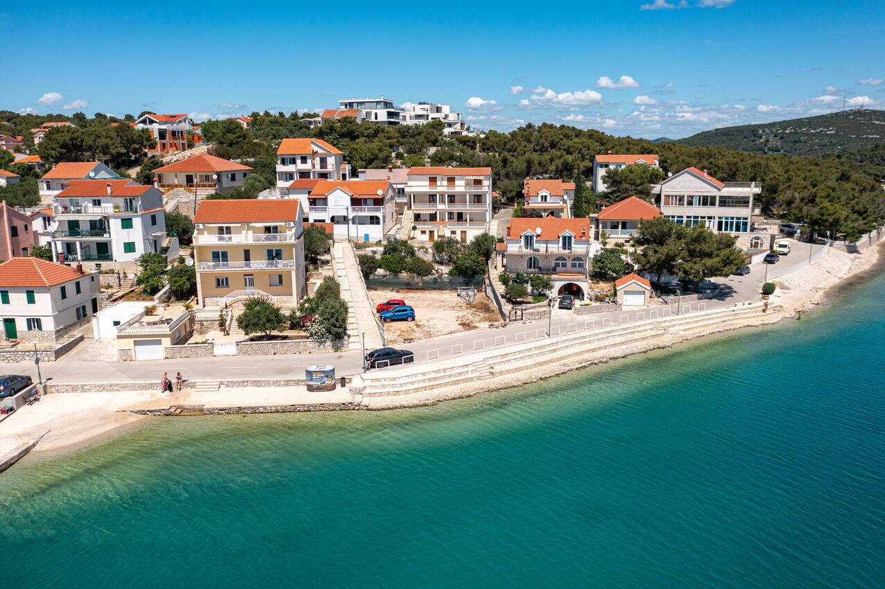 Legközelebbi strand - Apartmanok a tenger mellett Jezera, Murter