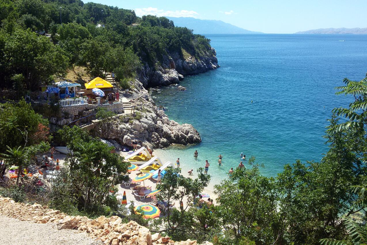 Nearest beach - Apartments with parking spaces Novi Vinodolski