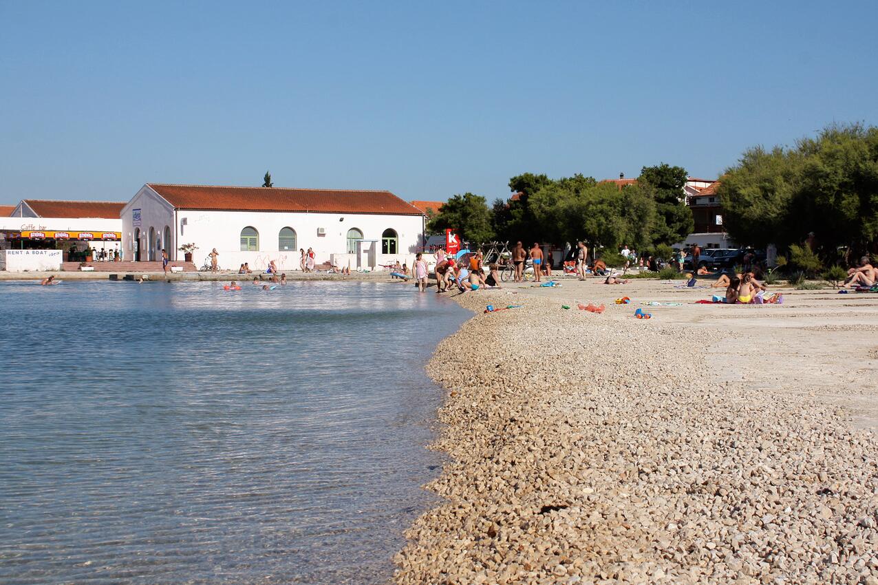 La spiaggia più vicina - Appartamenti con piscina per famiglie Morter - Murter