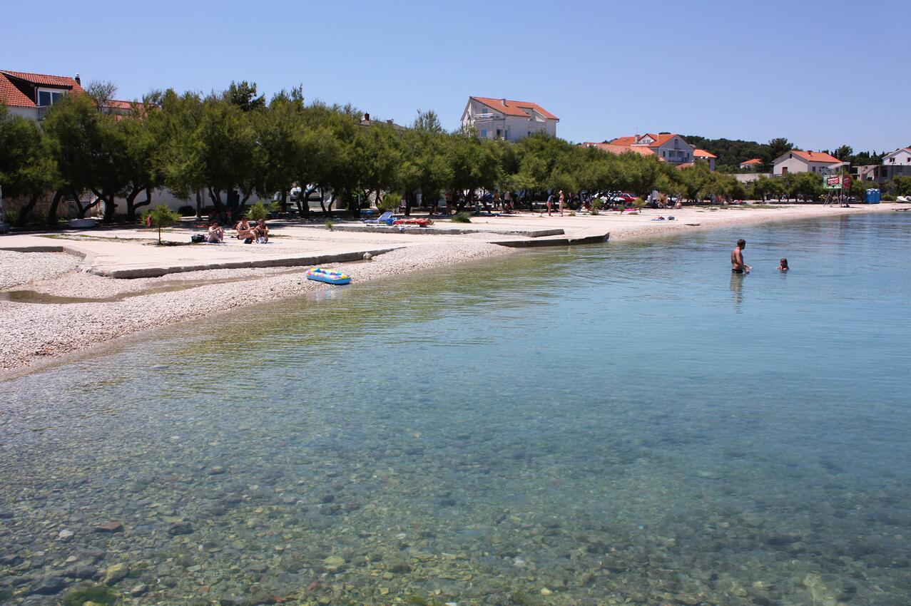La spiaggia più vicina - Appartamenti con piscina per famiglie Morter - Murter