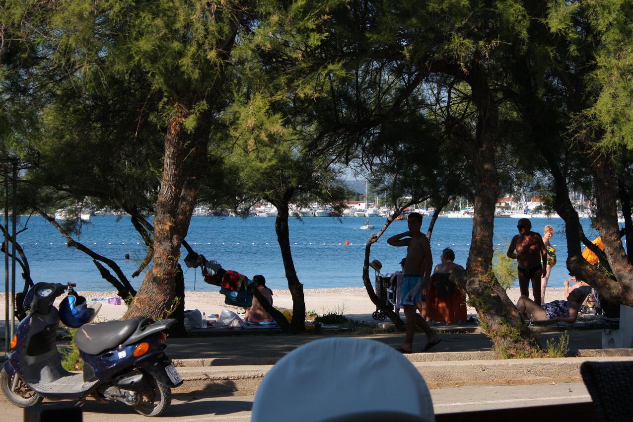 La spiaggia più vicina - Appartamenti con piscina per famiglie Morter - Murter