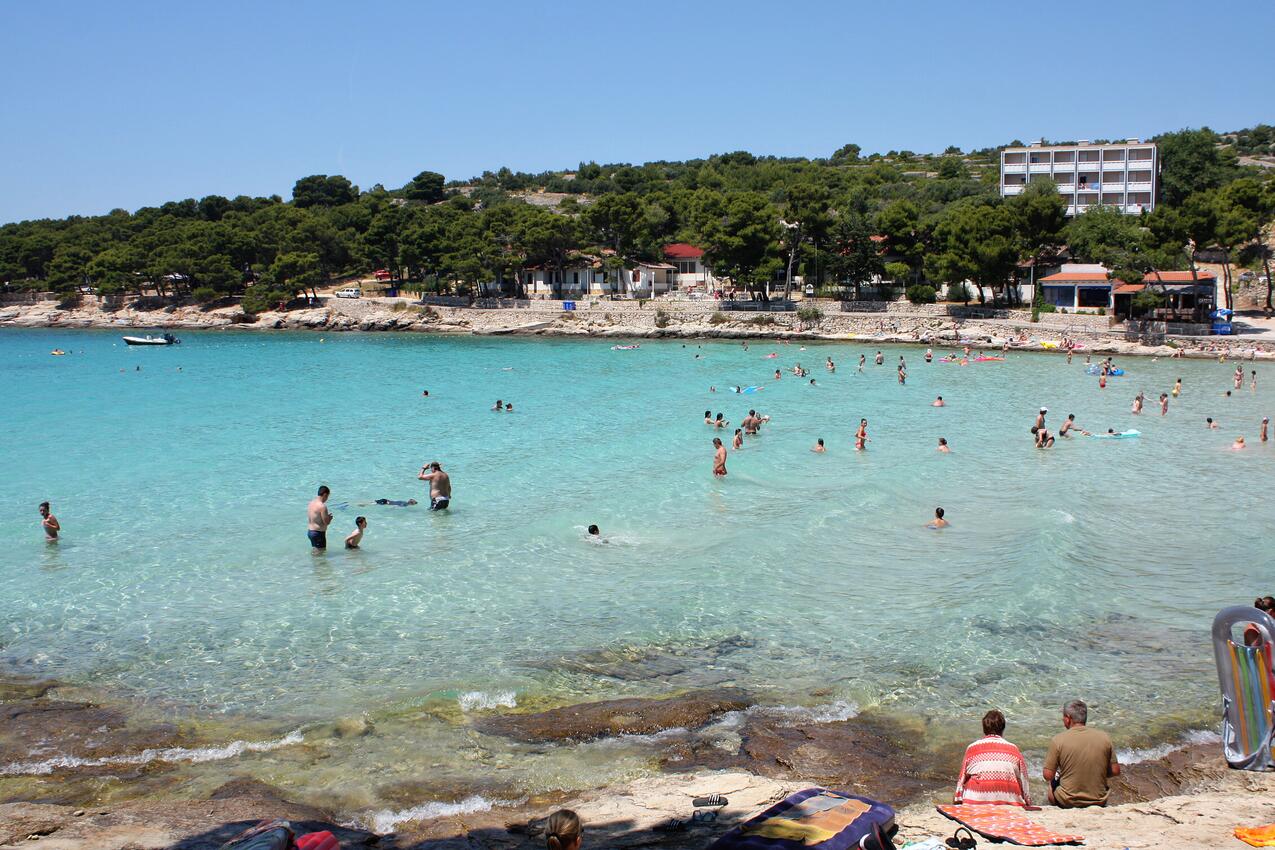 La spiaggia più vicina - Appartamenti con parcheggio Morter - Murter