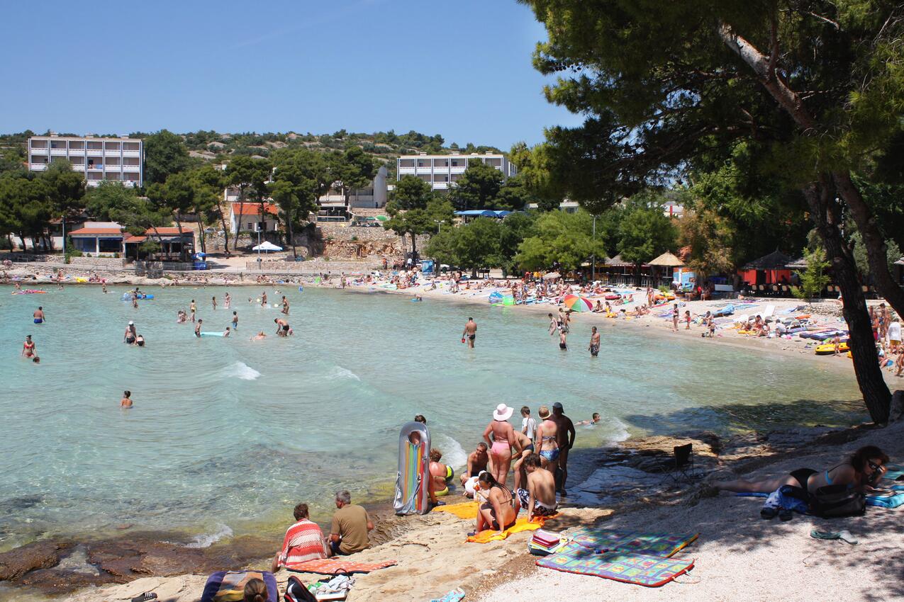 La spiaggia più vicina - Appartamenti con parcheggio Morter - Murter