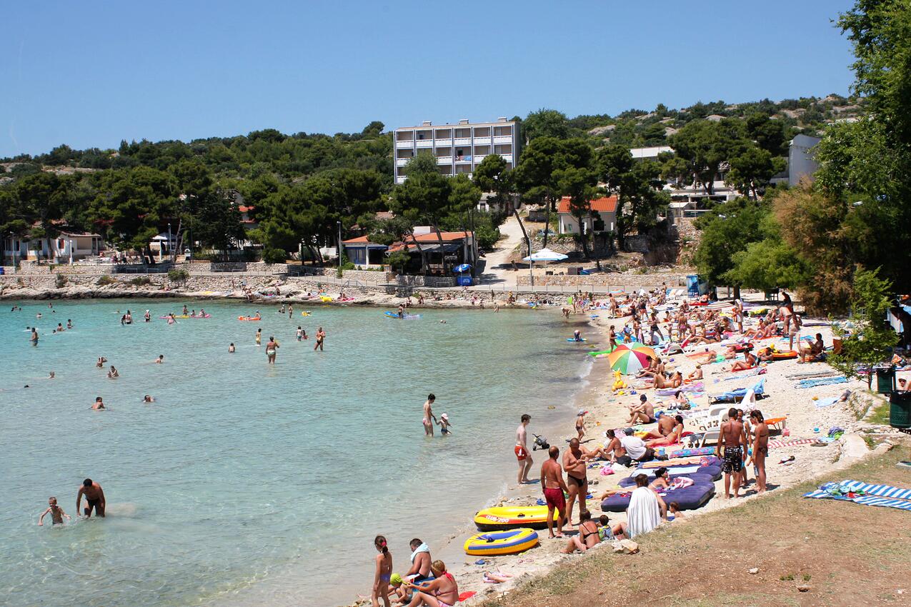 La spiaggia più vicina - Appartamenti con parcheggio Morter - Murter