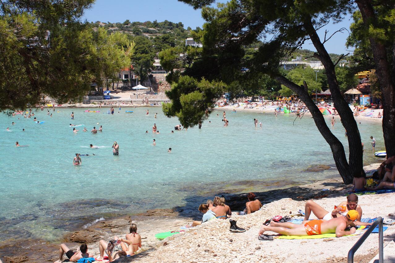 La spiaggia più vicina - Appartamenti con parcheggio Morter - Murter