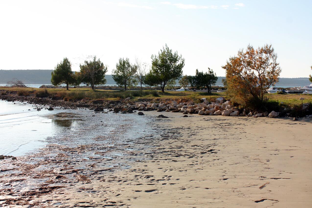Nearest beach - Family-friendly apartments with swimming pools Ljubač, Zadar