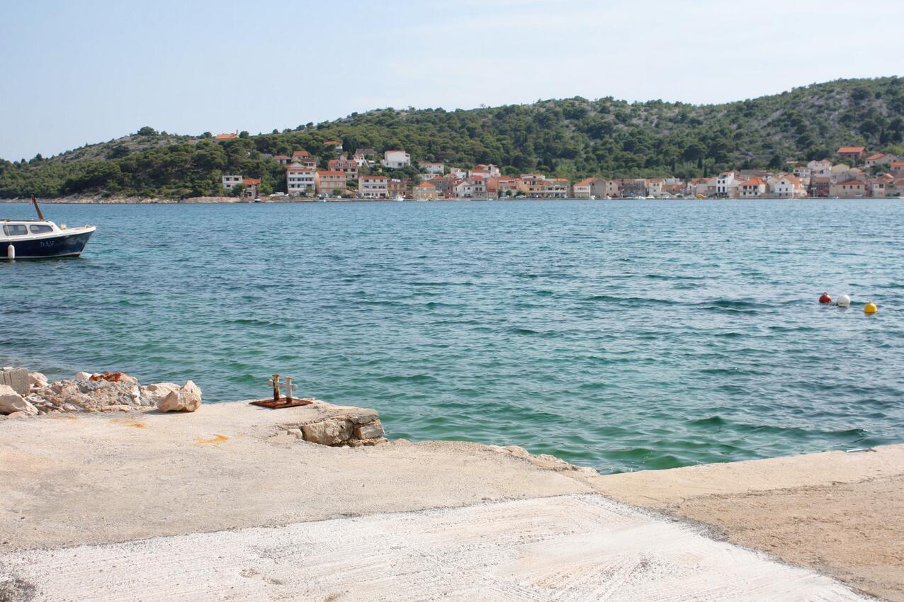 La spiaggia più vicina - Appartamenti accanto al mare Stretto - Tisno, Morter - Murter