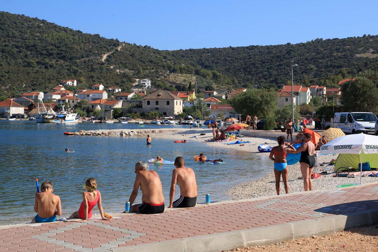 Nächster Strand - Ferienhaus mit Pool Vinisce, Trogir