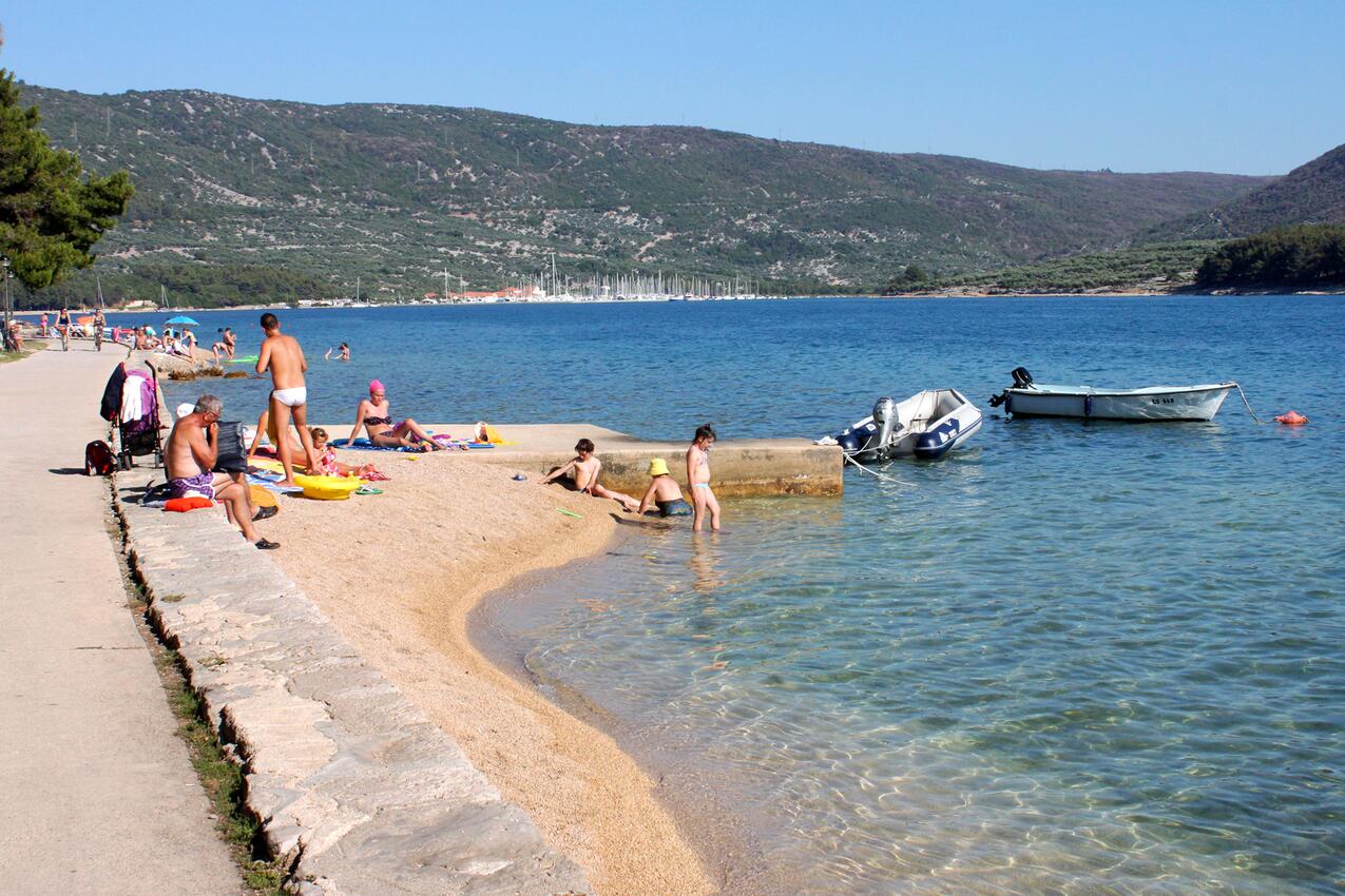 Nearest beach - Apartments with parking spaces Cres