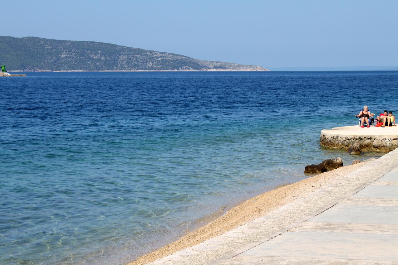 Nearest beach - Apartments with parking spaces Cres