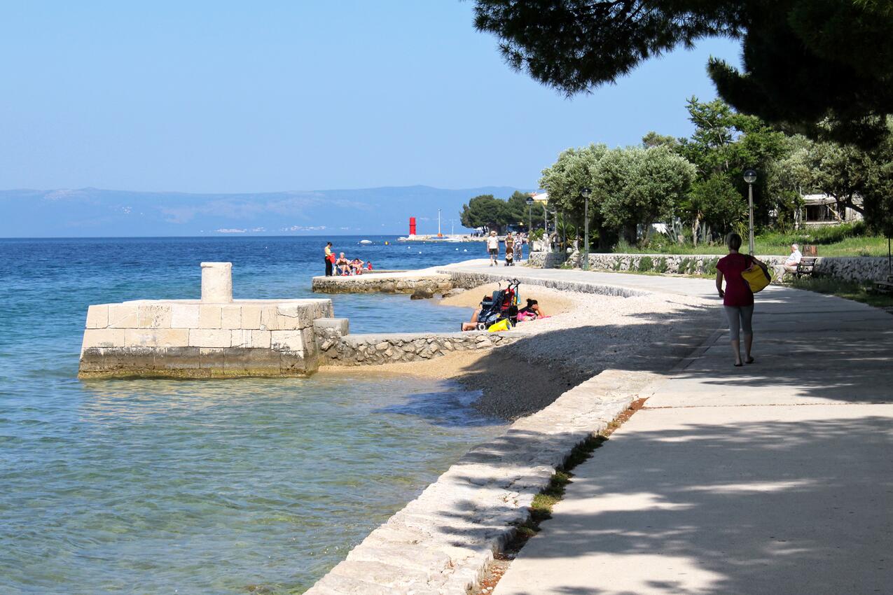 Nearest beach - Apartments with parking spaces Cres