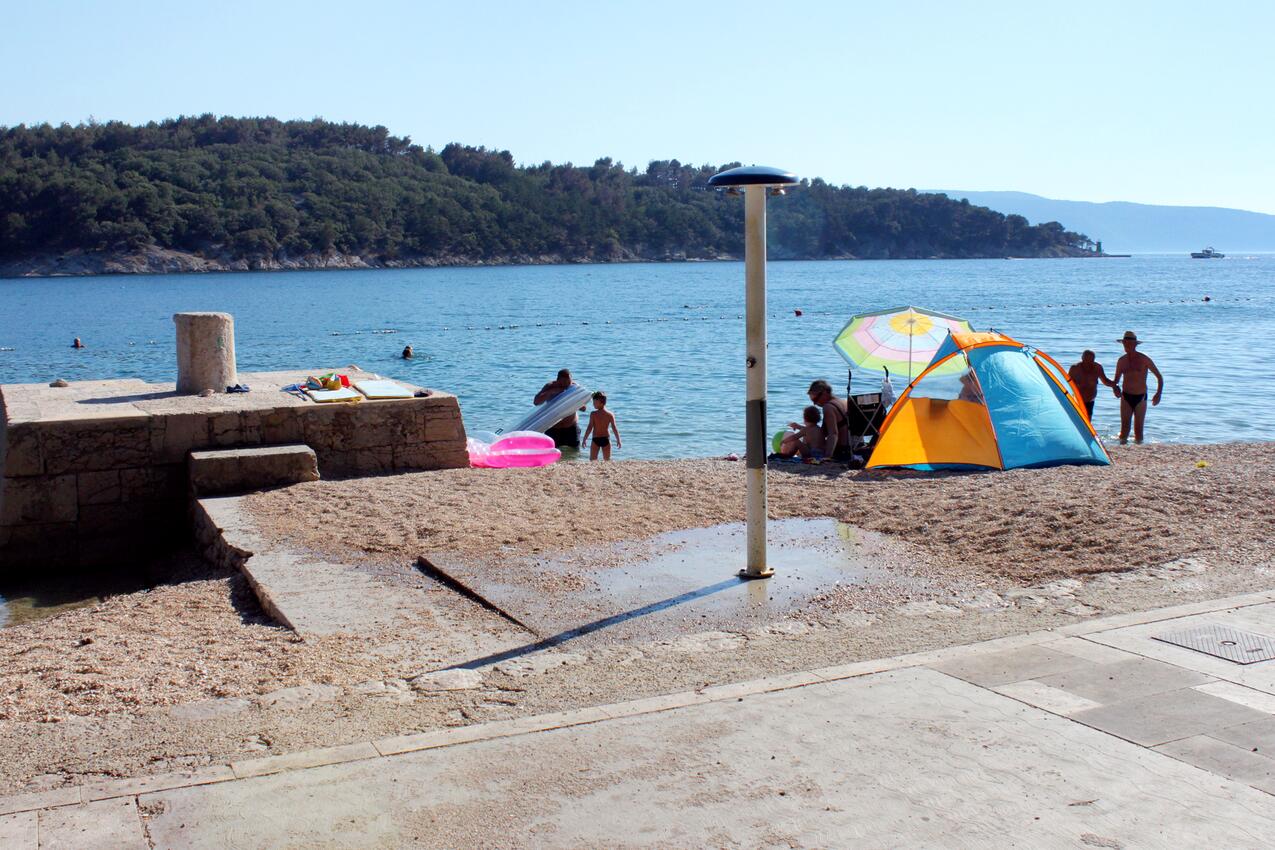 Nearest beach - Apartments with parking spaces Cres