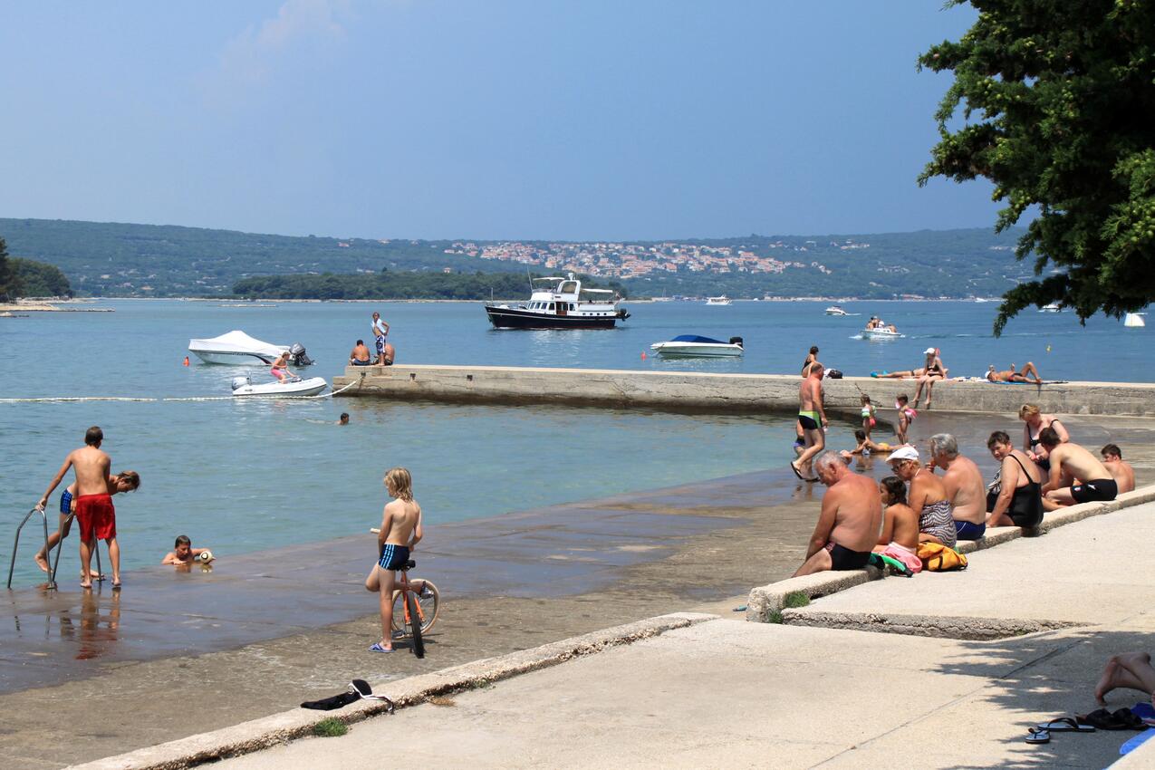 Najbliža plaža - Apartmani s parkingom Punat, Krk