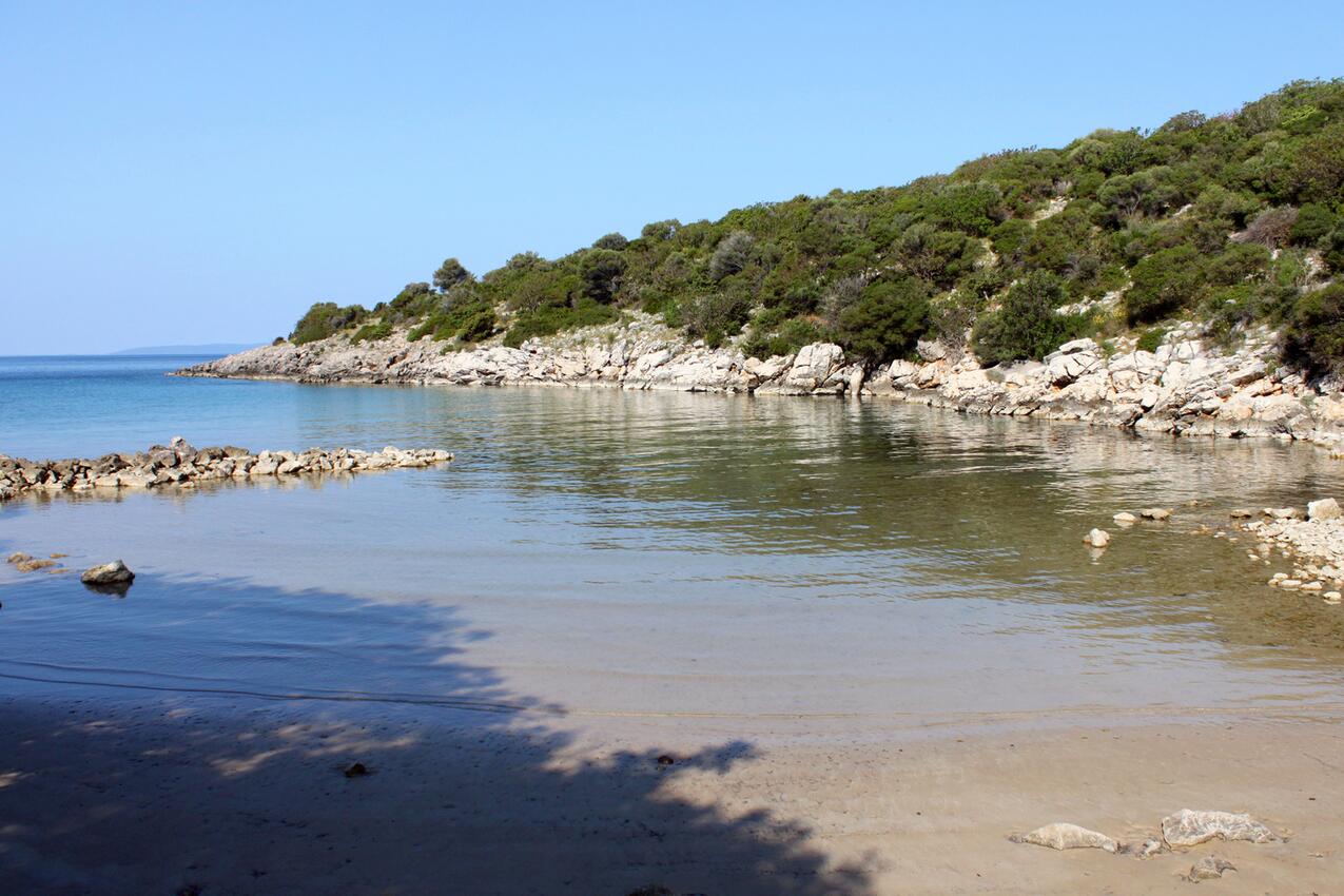 Nearest beach - Apartments with parking spaces Potočnica, Pag