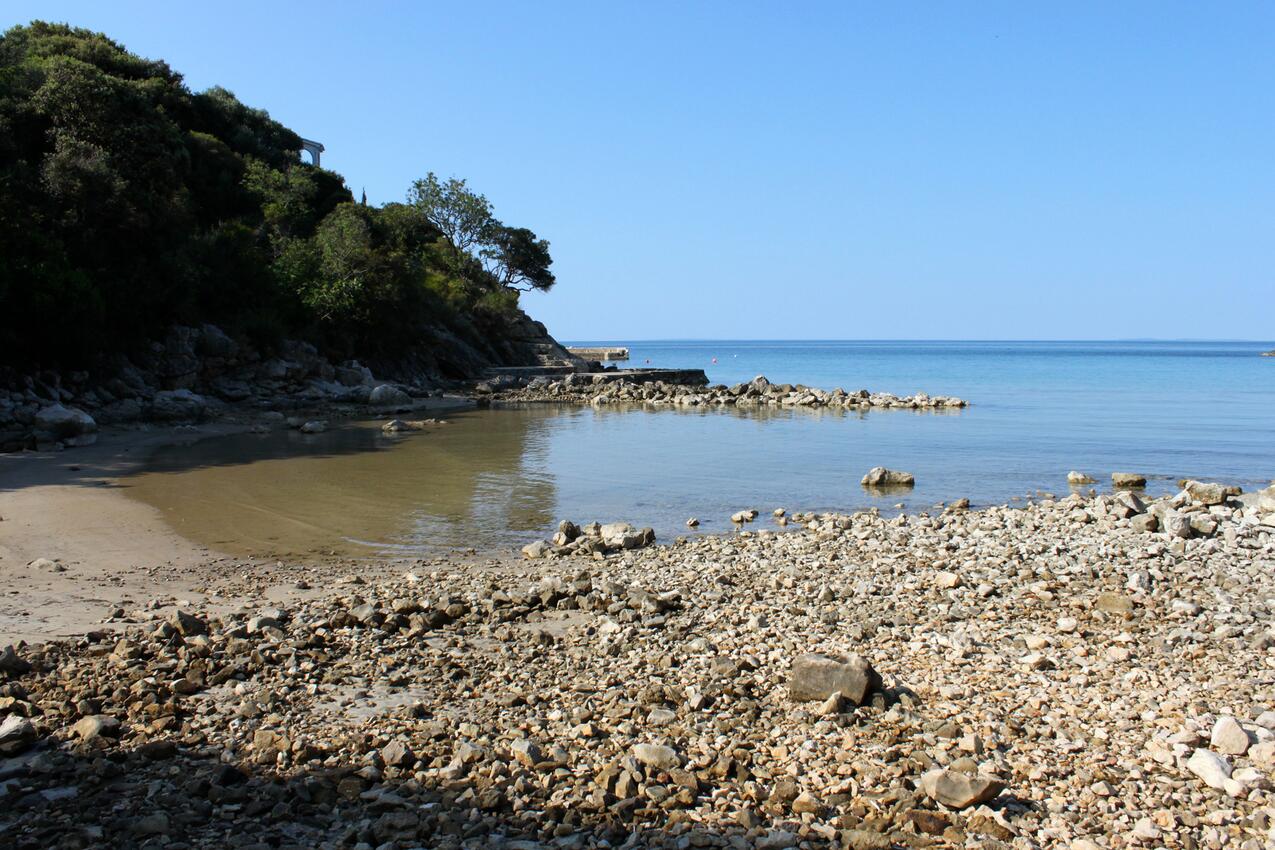 Nearest beach - Apartments with parking spaces Potočnica, Pag