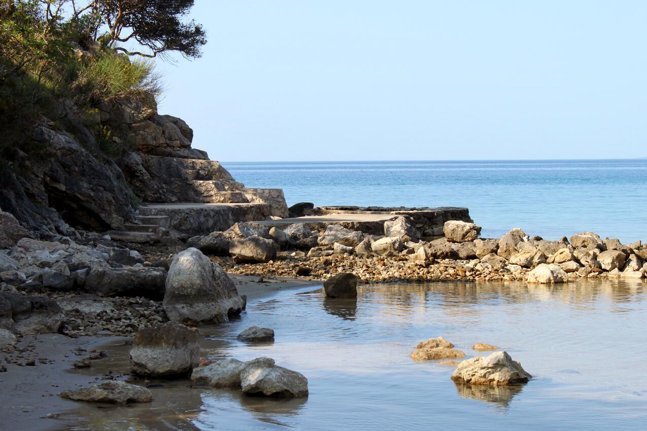 Nearest beach - Apartments with parking spaces Potočnica, Pag
