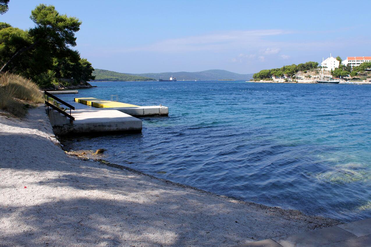 Nächster Strand - Ferienwohnungen mit Pool für Familien Milna, Brac