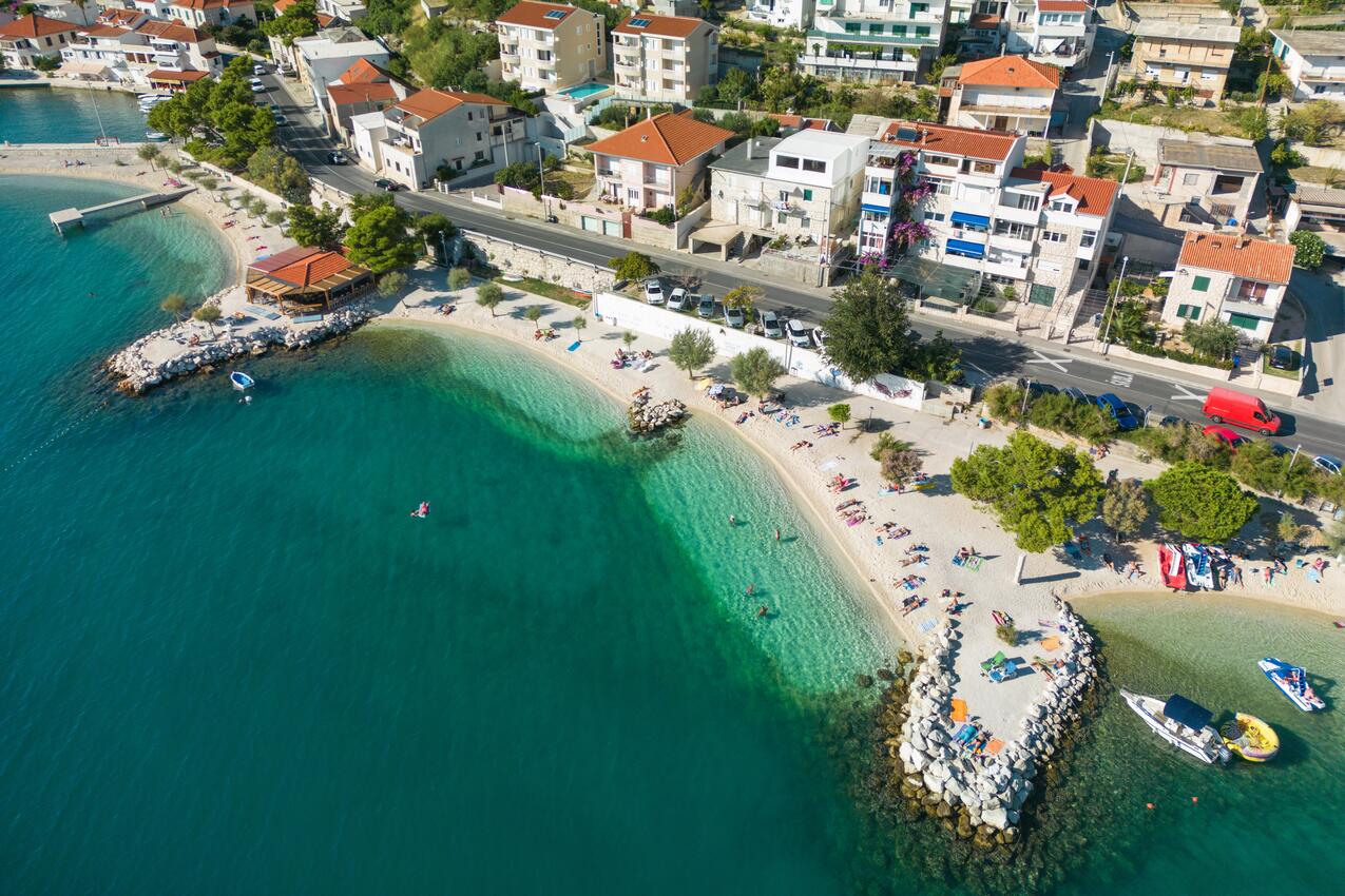 Legközelebbi strand - Apartmanok parkolóhellyel Dugi Rat, Omis