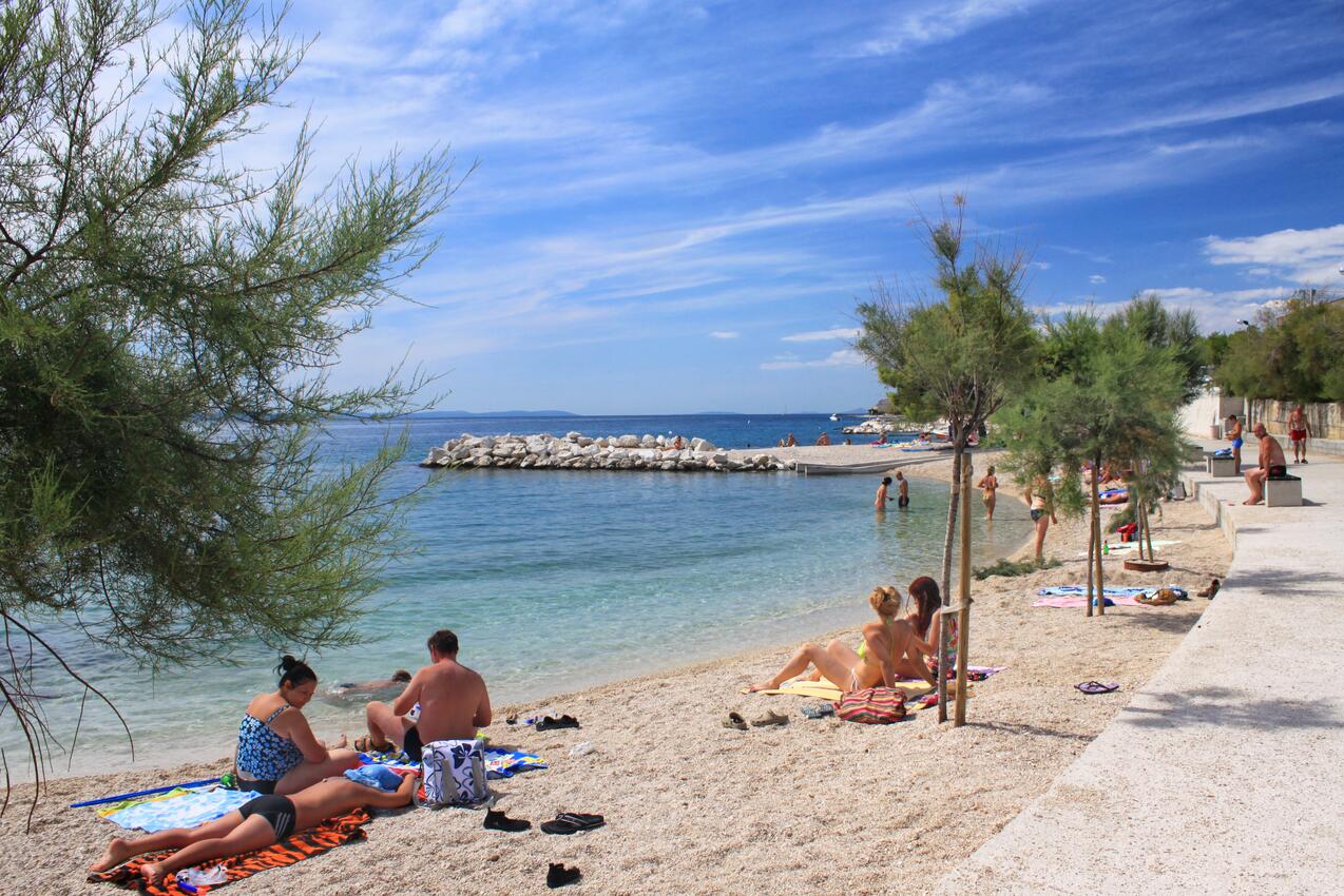 Legközelebbi strand - Apartmanok parkolóhellyel Dugi Rat, Omis
