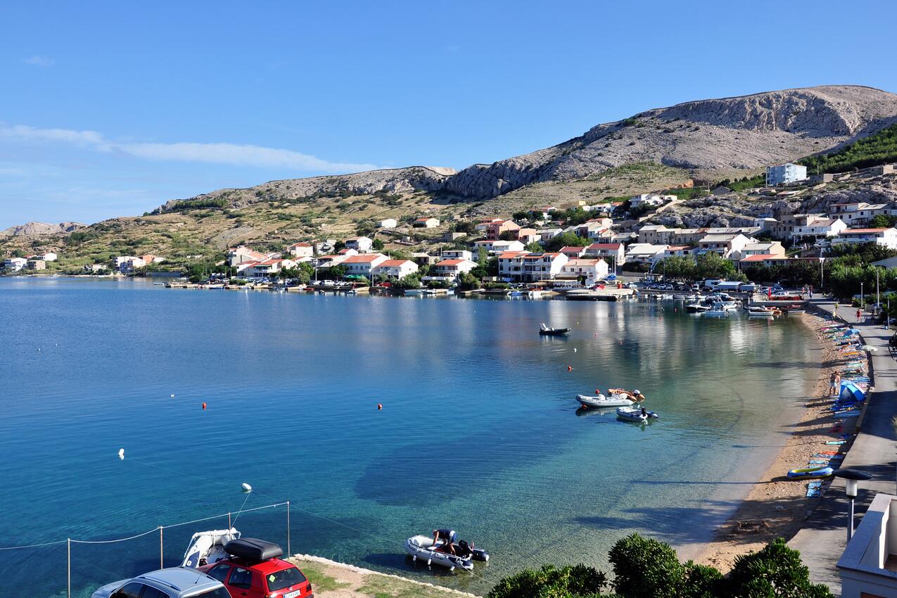 Nearest beach - Apartments with parking spaces Metajna, Pag