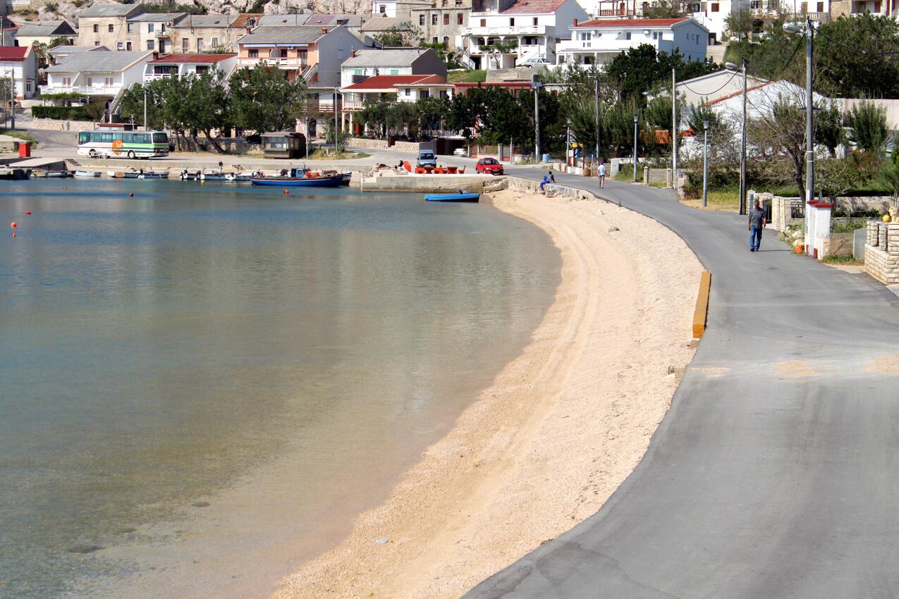 Nearest beach - Apartments with parking spaces Metajna, Pag