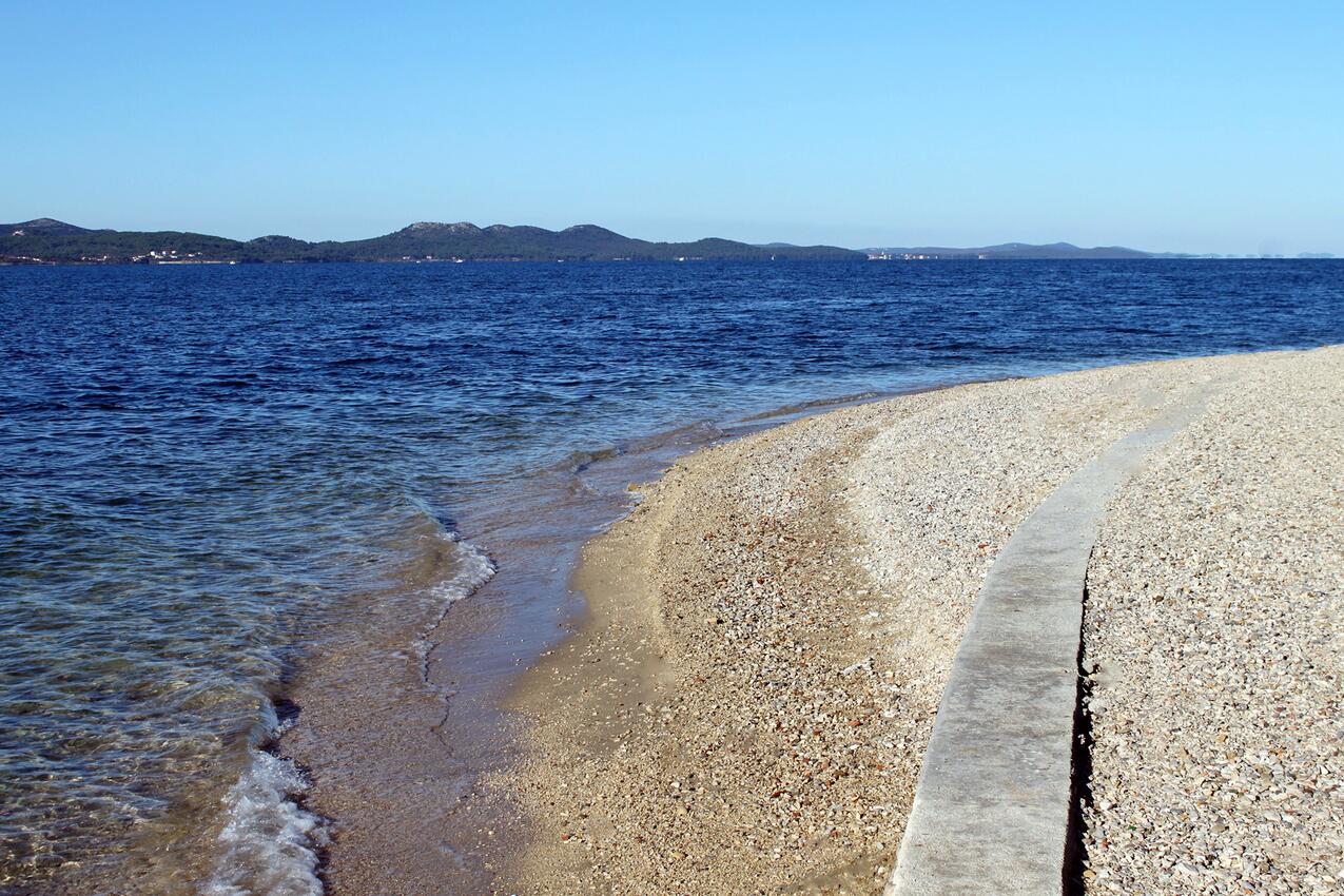La spiaggia più vicina - Appartamenti con piscina per famiglie Zara - Zadar