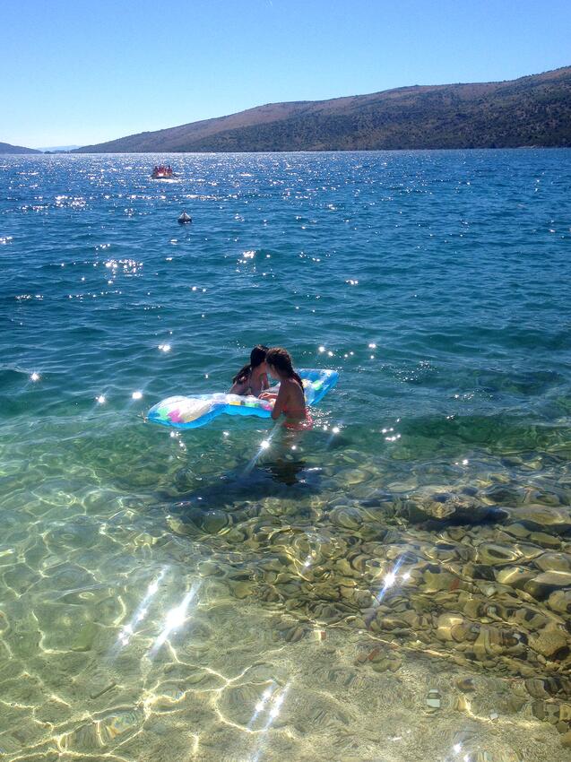 La spiaggia più vicina - Appartamenti accanto al mare con piscina Poljica, Traù - Trogir