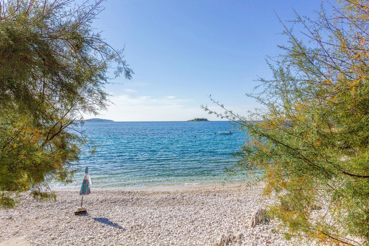 Nearest beach - Family friendly seaside apartments Rogoznica