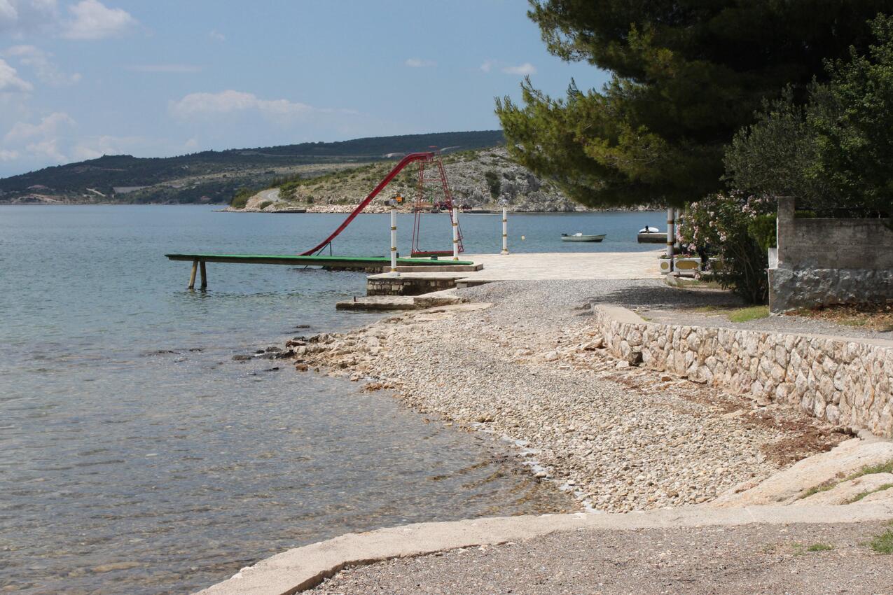 Nermeste strand - Lejlighedens parkeringsplads Maslenica, Novigrad