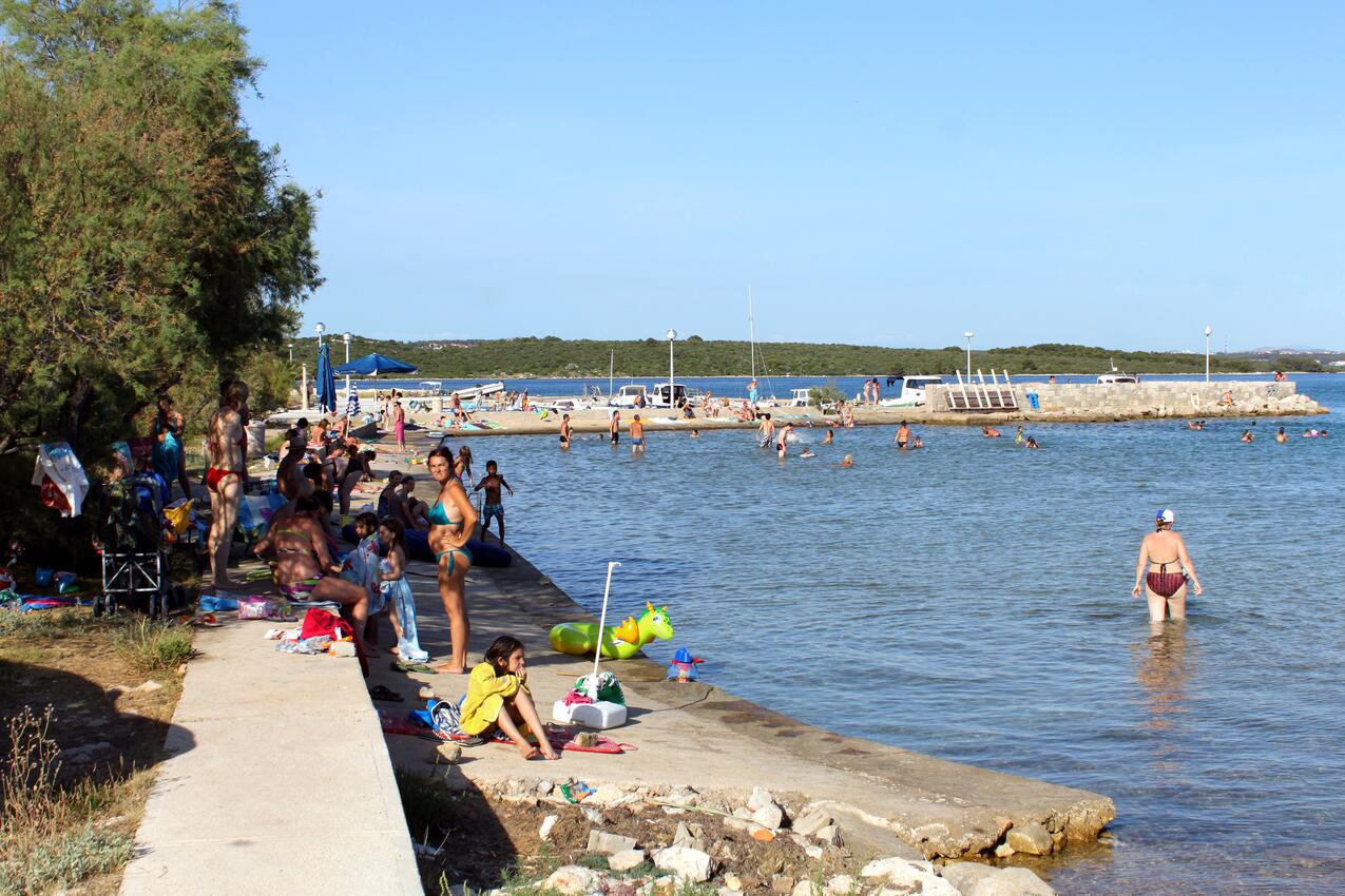 La spiaggia più vicina - Appartamenti accanto al mare Pasman