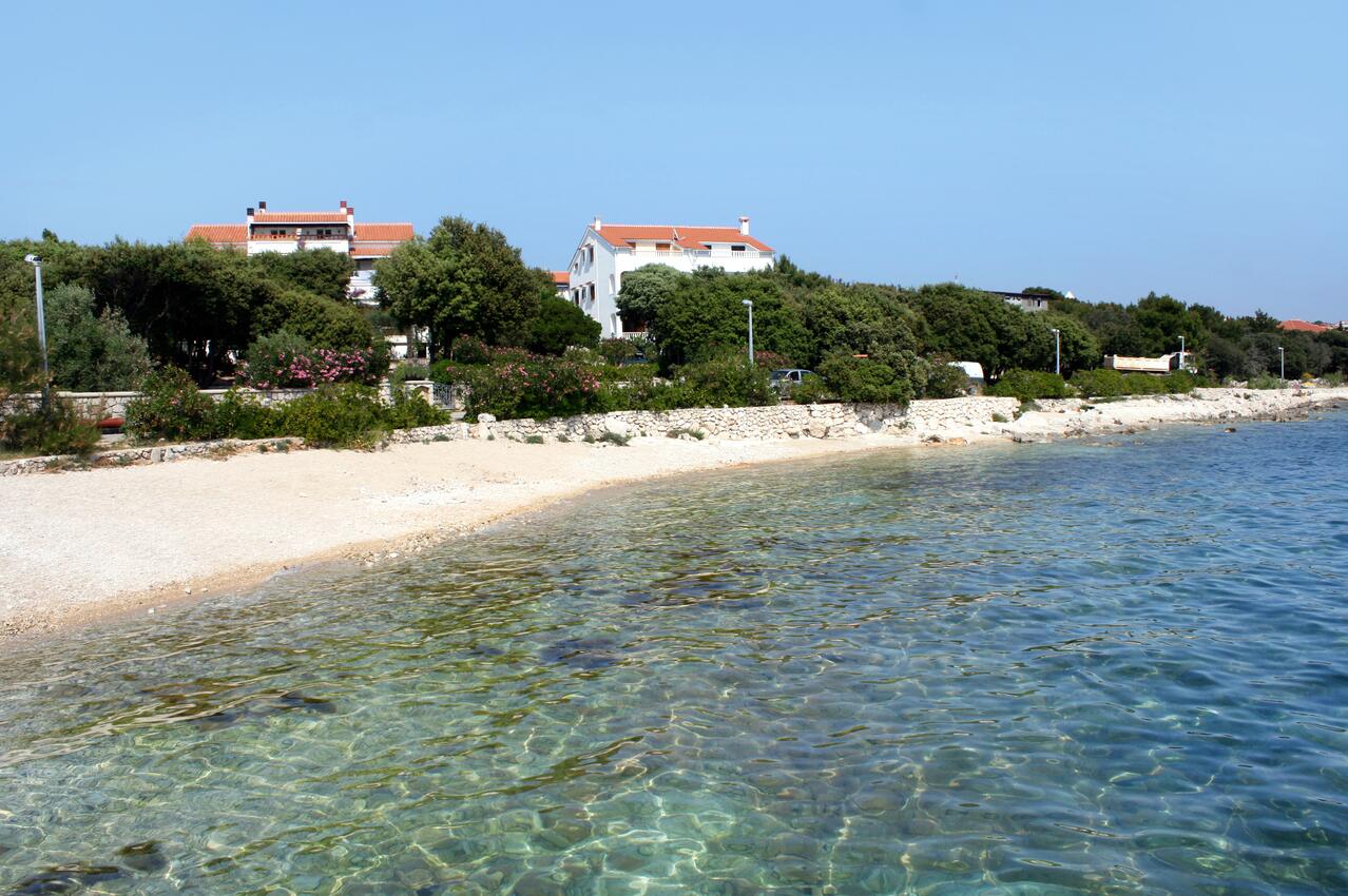 Nächster Strand - Ferienwohnungen am Meer Mandre, Pag