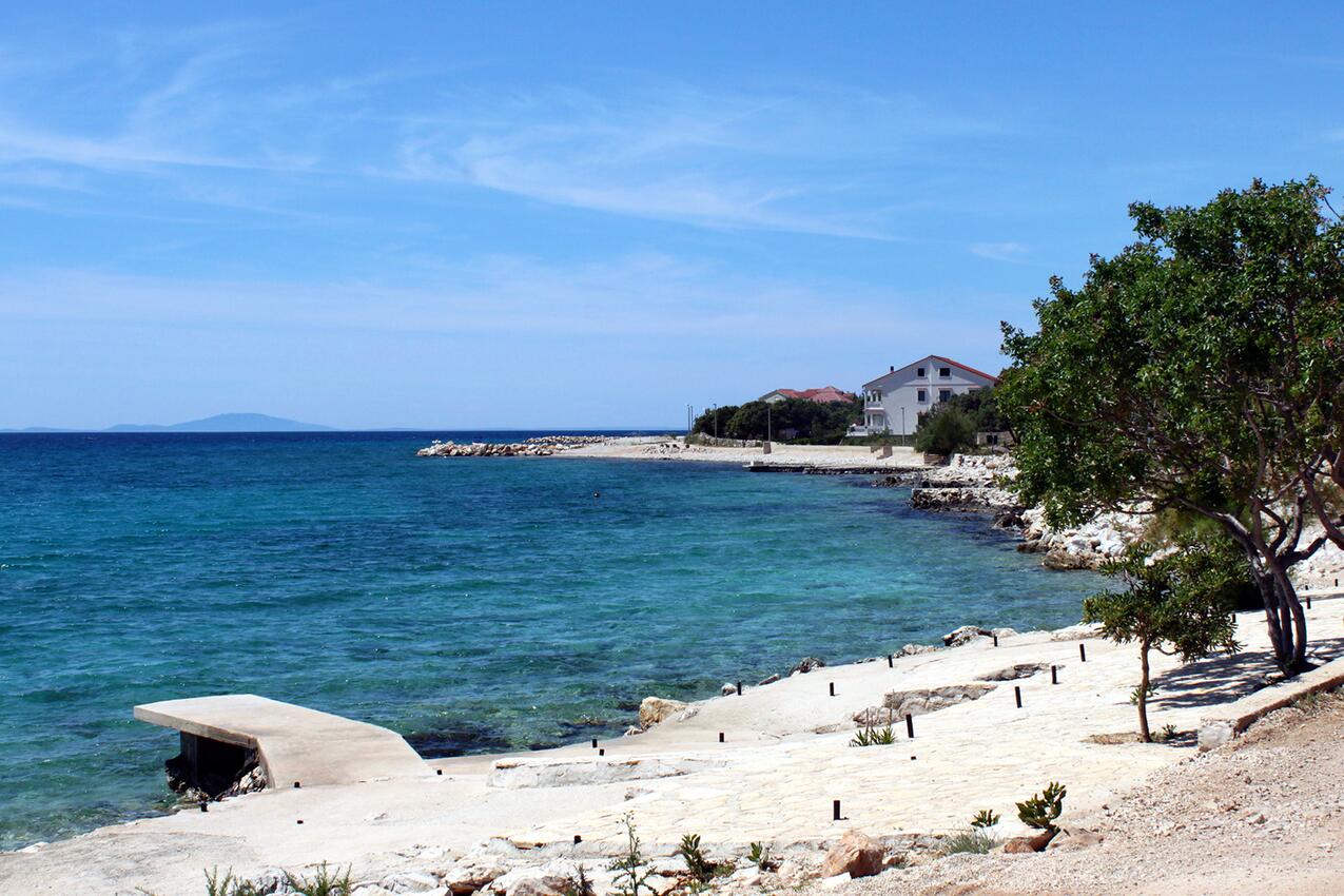 Nächster Strand - Ferienwohnungen am Meer Mandre, Pag