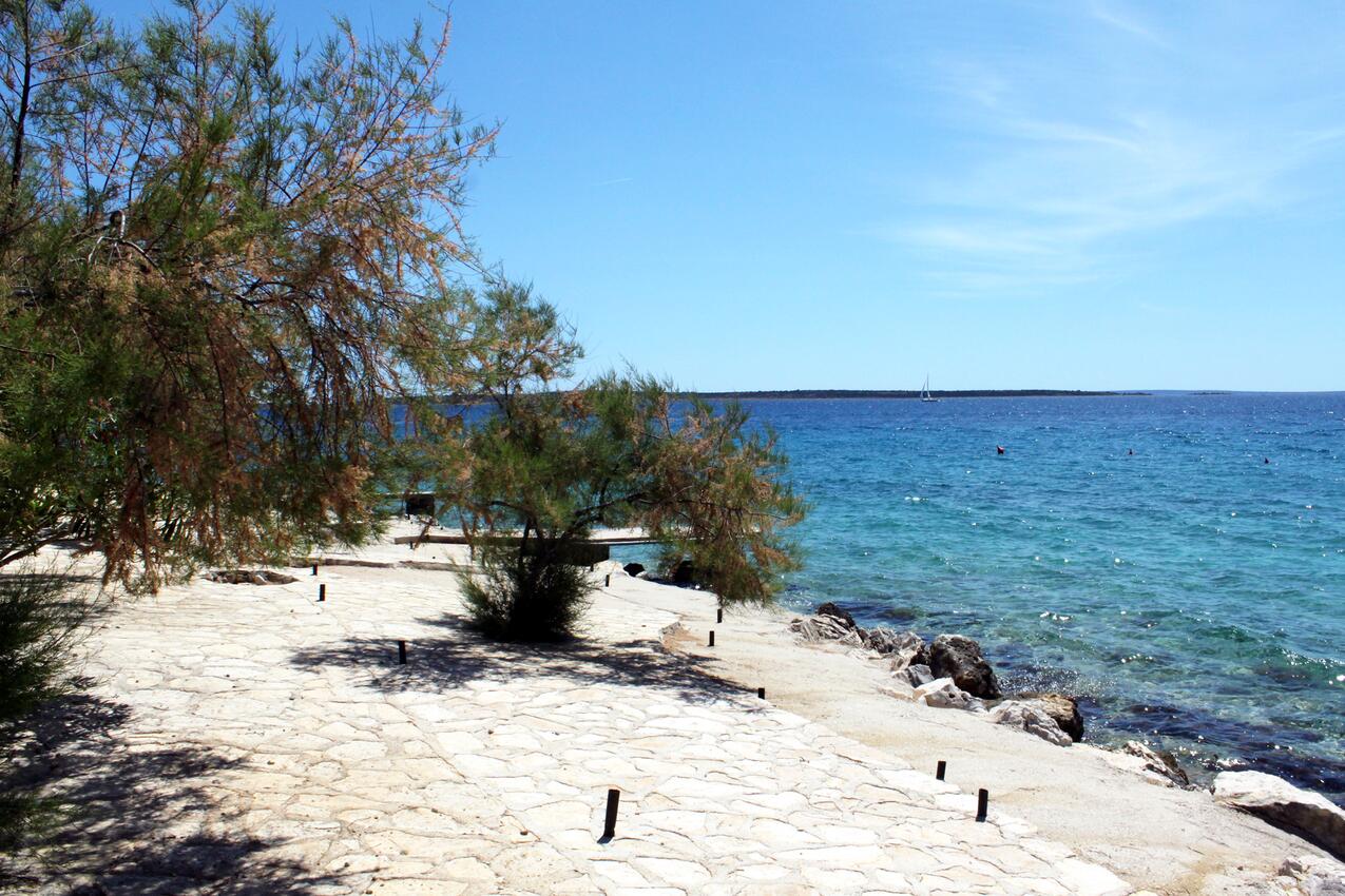 Nächster Strand - Ferienwohnungen am Meer Mandre, Pag