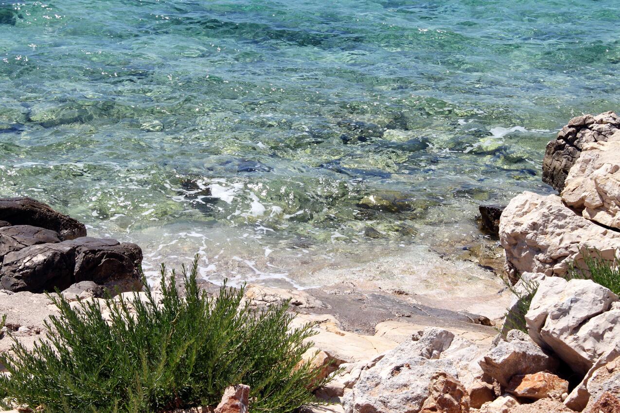 Nächster Strand - Ferienwohnungen am Meer Mandre, Pag