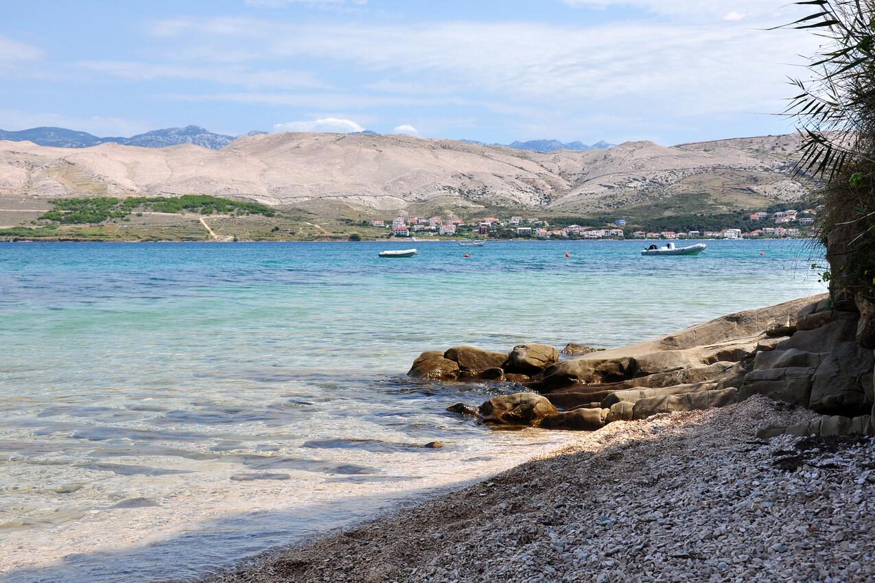 Nearest beach - Apartments with parking spaces Pag
