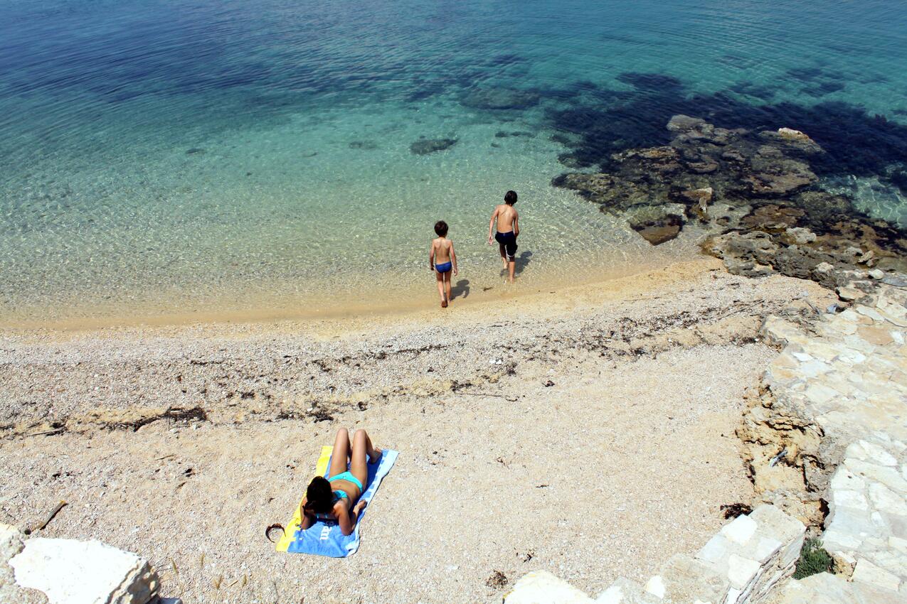 Najbližja plaža - Apartmaji za družine z otroki Pag