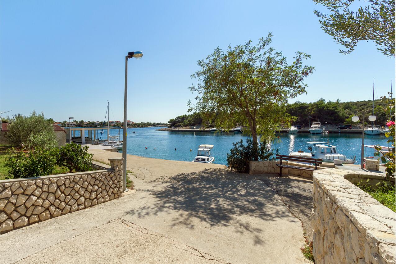 La spiaggia più vicina - Appartamenti accanto al mare Simuni, Pago - Pag