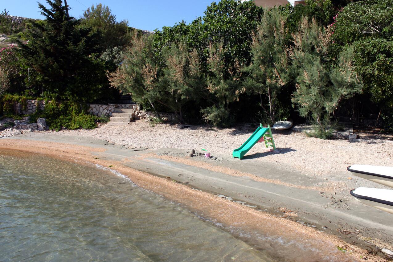 La spiaggia più vicina - Appartamenti accanto al mare per famiglie Kustici, Pago - Pag