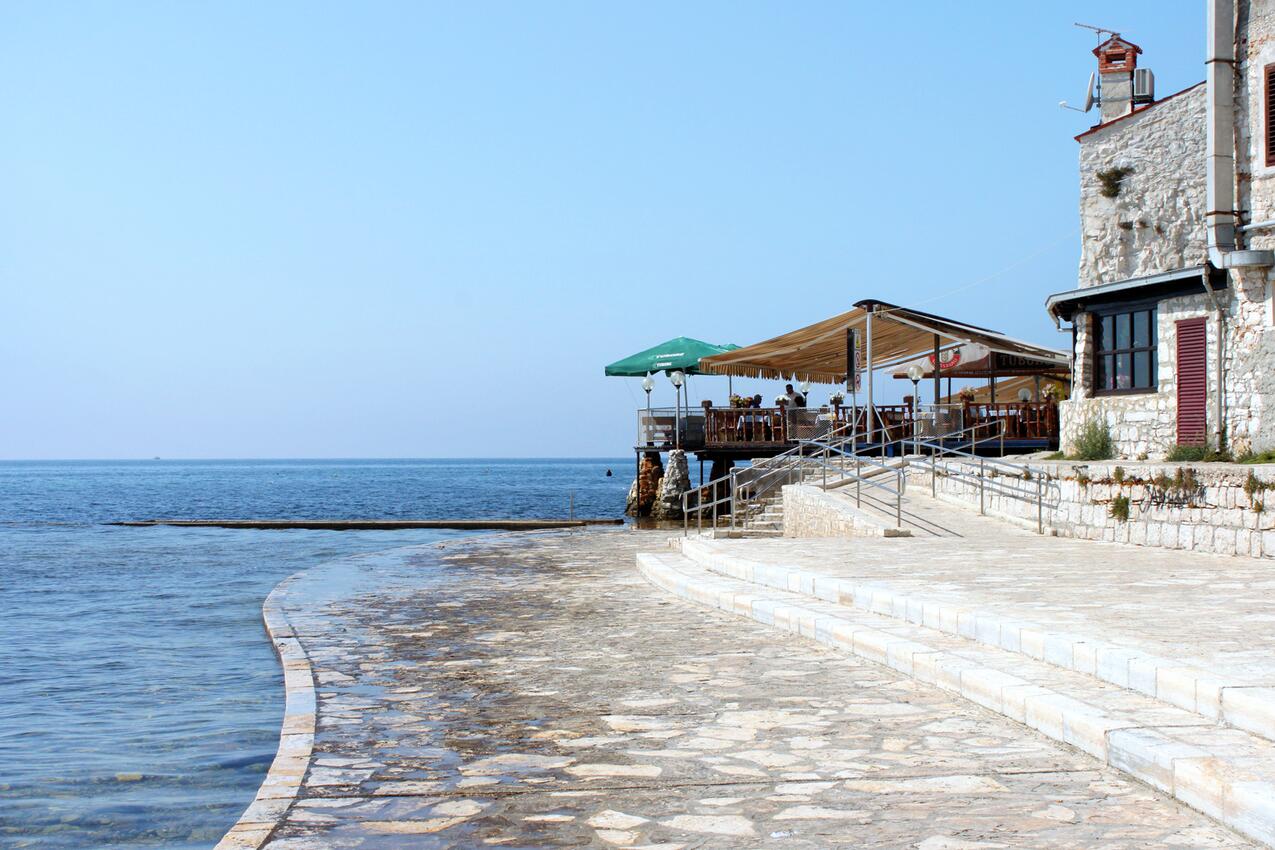 Nearest beach - Apartments with parking spaces Umag