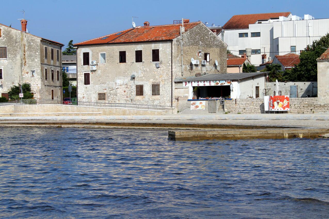 Nearest beach - Apartments with parking spaces Umag