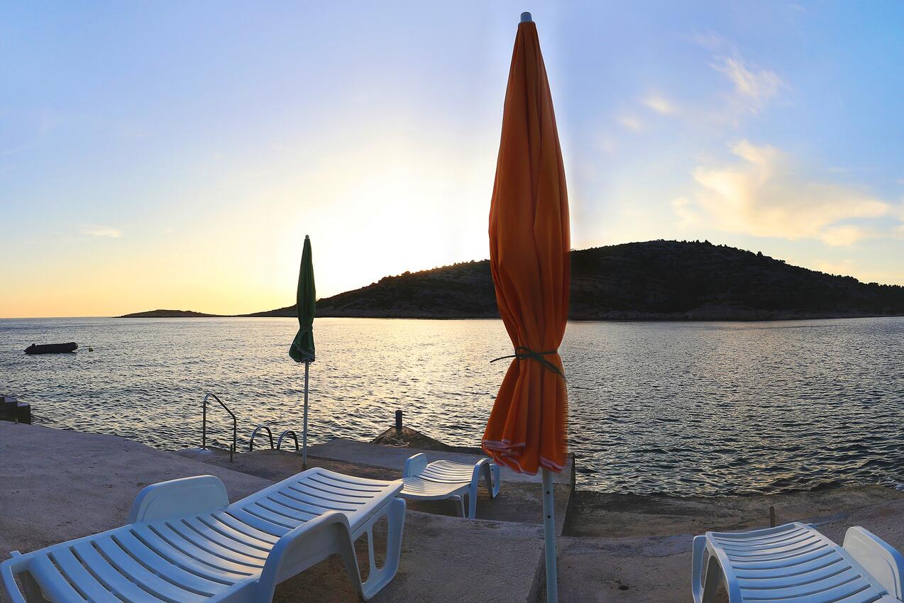 Najbliža plaža - Apartmani uz more Ražanj, Rogoznica