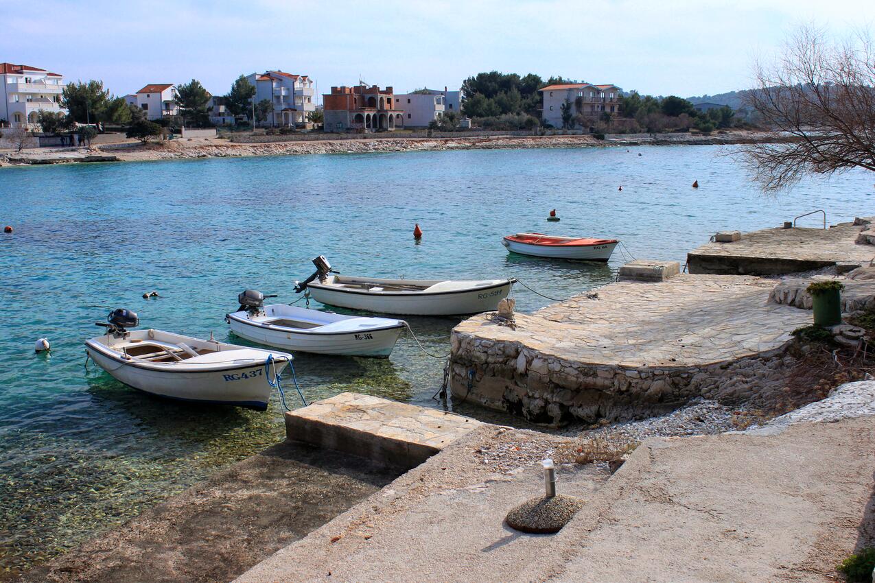 Nearest beach - Apartments with parking spaces Rogoznica