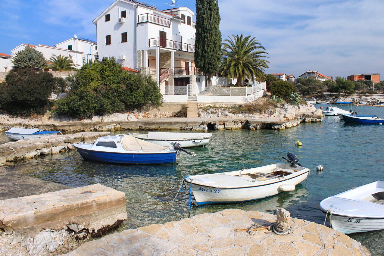 Nearest beach - Apartments with parking spaces Rogoznica