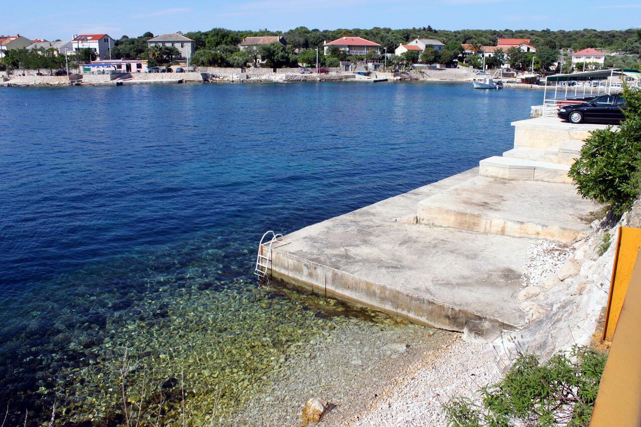 Nearest beach - Apartments by the sea Lun, Pag