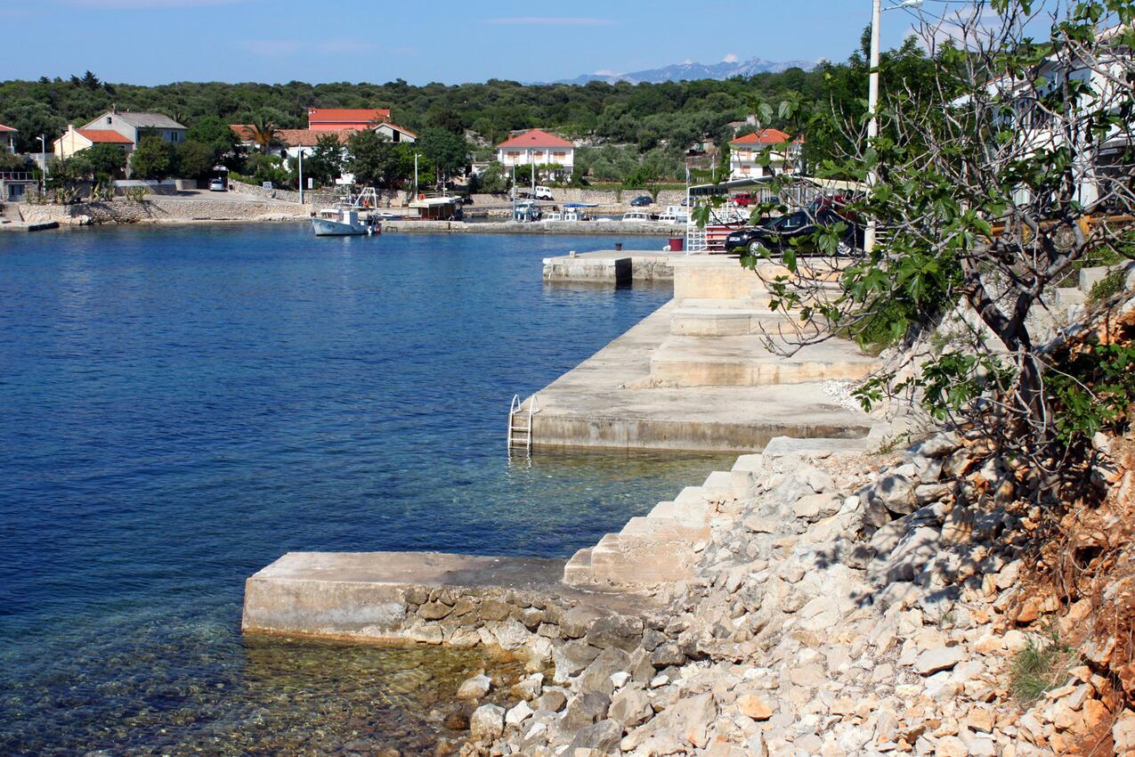 Nearest beach - Apartments by the sea Lun, Pag